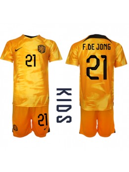 Otroški Nogometna dresi replika Nizozemska Frenkie de Jong #21 Domači SP 2022 Kratek rokav (+ hlače)